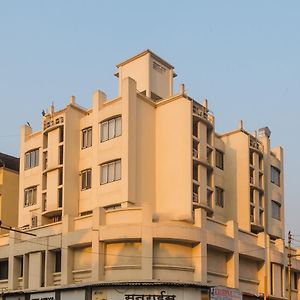 Oyo 13089 Hotel Gold Crest